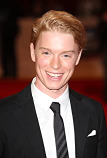 How tall is Freddie Fox?